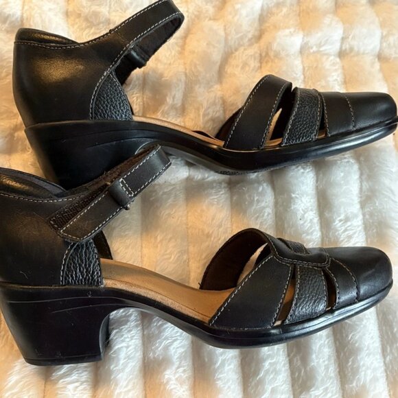 Clarks Women's Emily Daisy Black Leather Pumps Size 6.5 Heels Dressy - Picture 2 of 8